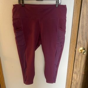 Fabletics Mila pocket capri leggings (size 1x)